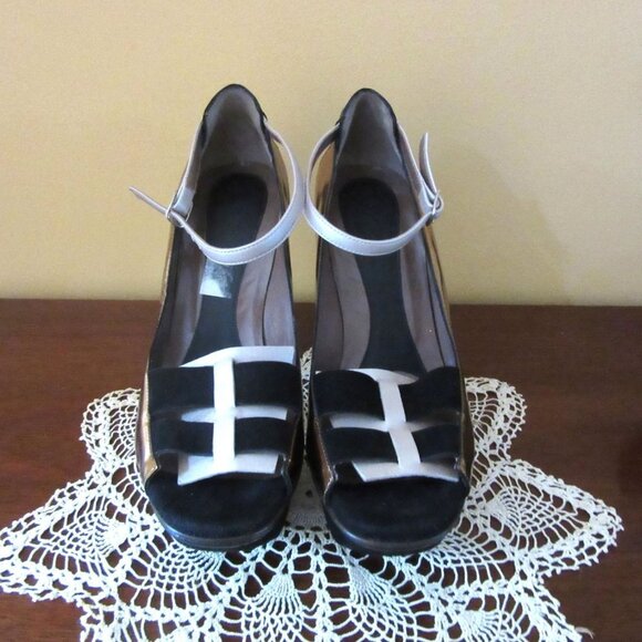 Great Pair of Marni High Heel Black & Gold Mary Jane Leather Heels SZ 39 or 8 US